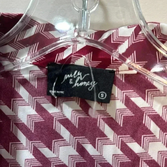 Milk & Honey Burgundy Houndstooth Top Size S - Picture 7 of 11